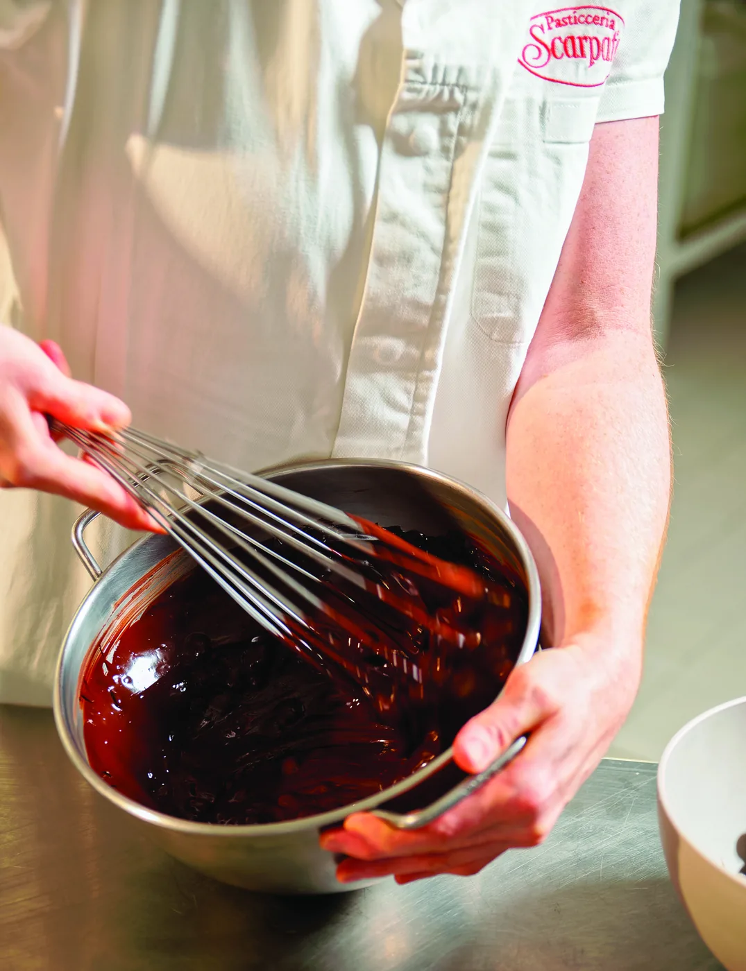 Lavorazione del cioccolato nella pasticceria Scarpato