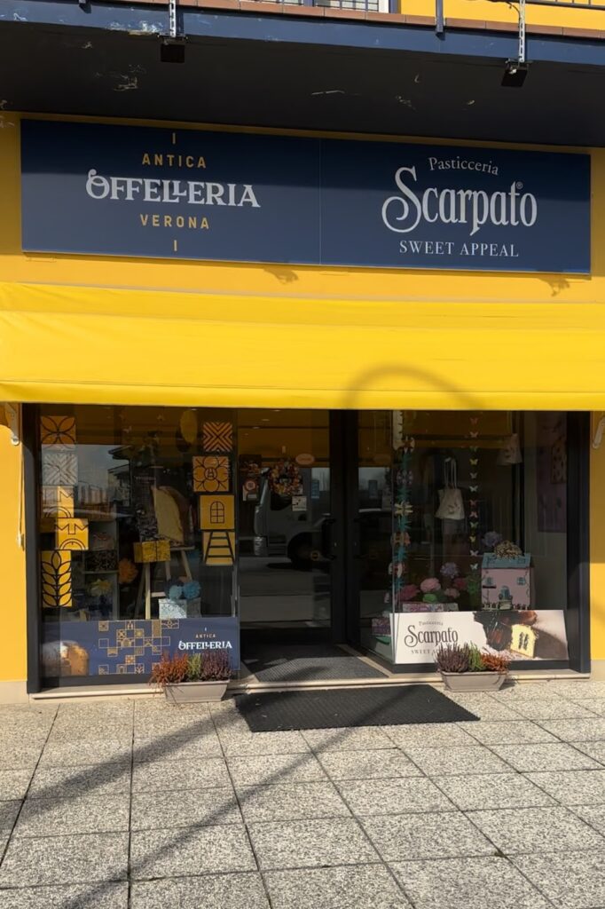 DolceShop Scarpato a Villa Bartolomea: ingresso e vetrine del punto vendita